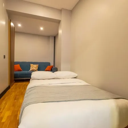 Luxury 4-bedroom House With Private Large Terrace Balcony - 2 Bathrooms 이스탄불