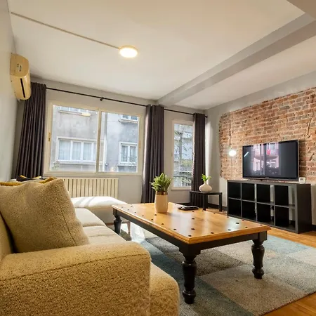 Luxury 4-bedroom House With Private Large Terrace Balcony - 2 Bathrooms 아파트 *