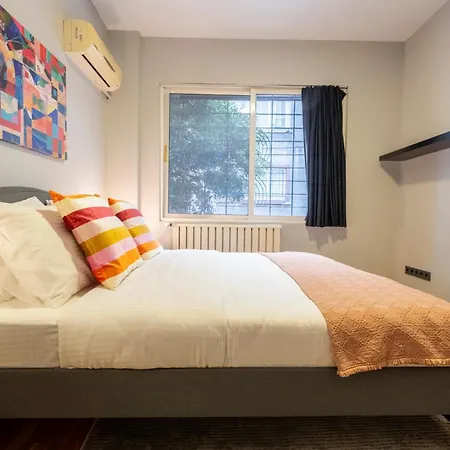 Luxury 4-bedroom House With Private Large Terrace Balcony - 2 Bathrooms 아파트 *