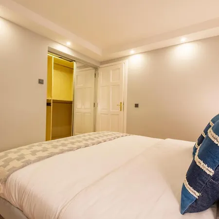 Luxury 4-bedroom House With Private Large Terrace Balcony - 2 Bathrooms Appartamento Provincia di Istanbul