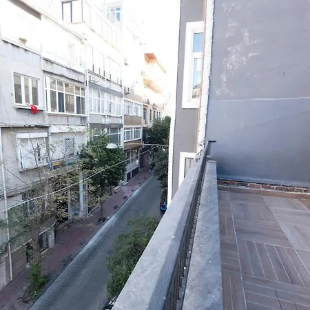 Luxury 4-bedroom House With Private Large Terrace Balcony - 2 Bathrooms Provincia di Istanbul