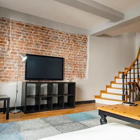 Luxury 4-bedroom House With Private Large Terrace Balcony - 2 Bathrooms 아파트