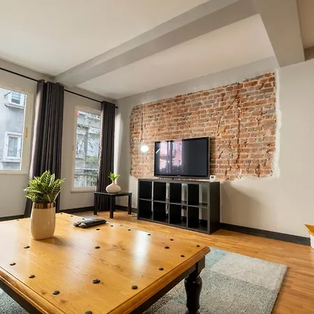 Luxury 4-bedroom House With Private Large Terrace Balcony - 2 Bathrooms 아파트
