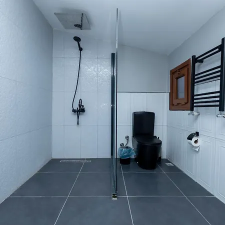 Luxury 4-bedroom House With Private Large Terrace Balcony - 2 Bathrooms Appartamento *
