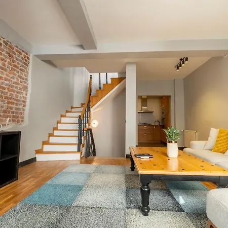 Luxury 4-bedroom House With Private Large Terrace Balcony - 2 Bathrooms 아파트