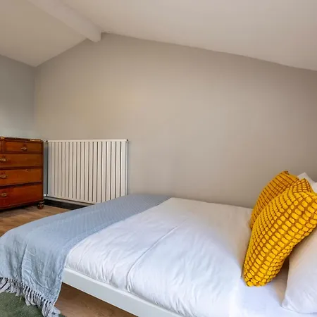 Appartamento Luxury 4-bedroom House With Private Large Terrace Balcony - 2 Bathrooms *