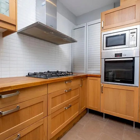 Luxury 4-bedroom House With Private Large Terrace Balcony - 2 Bathrooms Appartamento Provincia di Istanbul