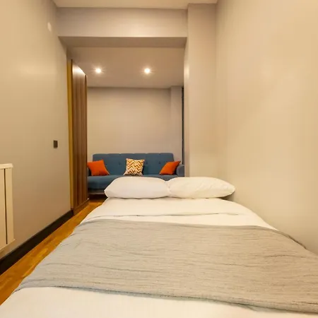 Luxury 4-bedroom House With Private Large Terrace Balcony - 2 Bathrooms Provincia di Istanbul