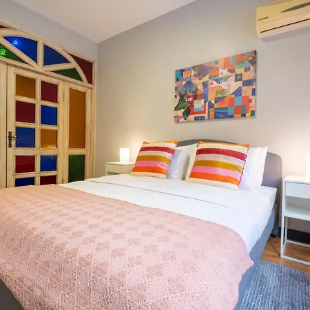 아파트 Luxury 4-bedroom House With Private Large Terrace Balcony - 2 Bathrooms *