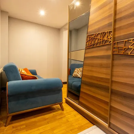 아파트 Luxury 4-bedroom House With Private Large Terrace Balcony - 2 Bathrooms 이스탄불
