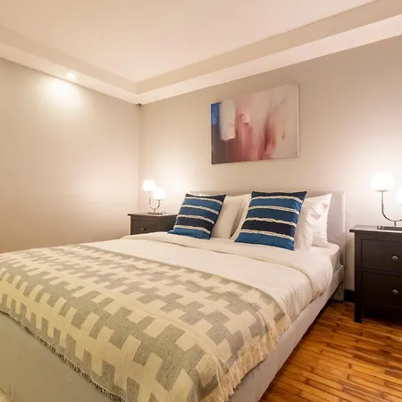 Appartamento Luxury 4-bedroom House With Private Large Terrace Balcony - 2 Bathrooms