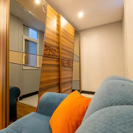 Luxury 4-bedroom House With Private Large Terrace Balcony - 2 Bathrooms 아파트 *