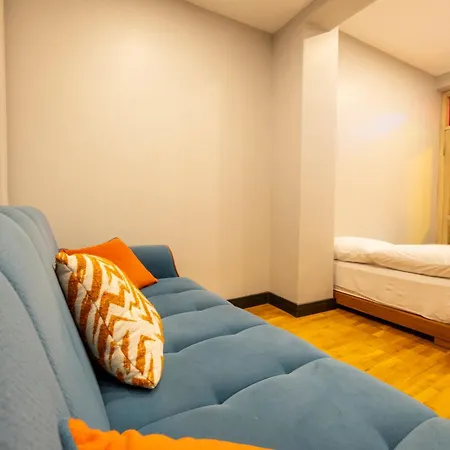 Luxury 4-bedroom House With Private Large Terrace Balcony - 2 Bathrooms