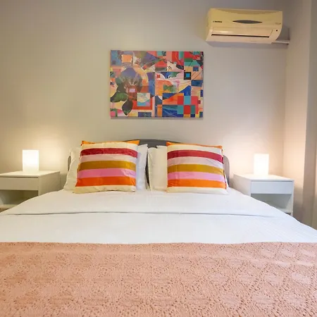 Luxury 4-bedroom House With Private Large Terrace Balcony - 2 Bathrooms *