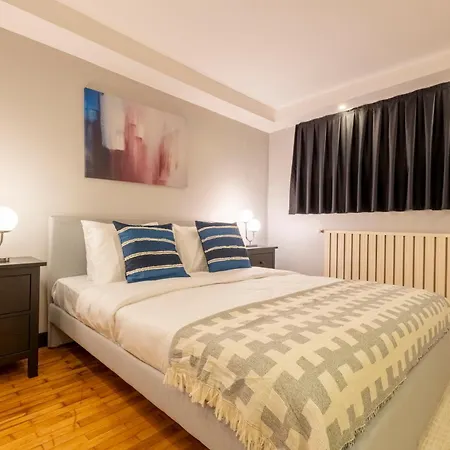 아파트 Luxury 4-bedroom House With Private Large Terrace Balcony - 2 Bathrooms
